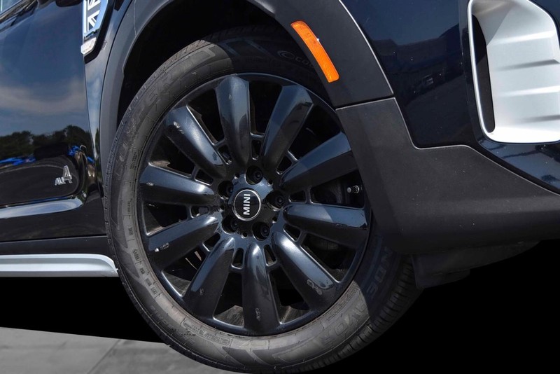 MINI Countryman Vehicle Image 03