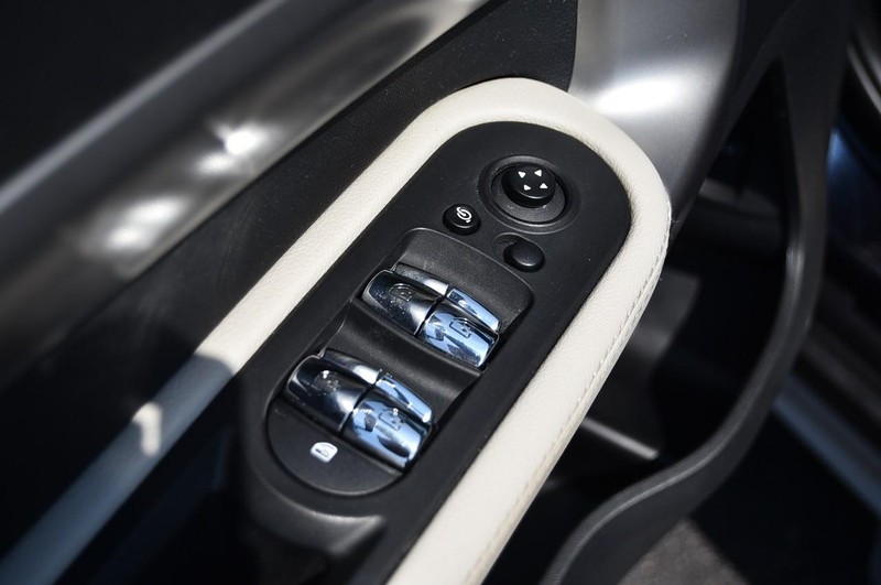 MINI Countryman Vehicle Image 08