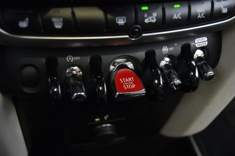 MINI Countryman Vehicle Image 16