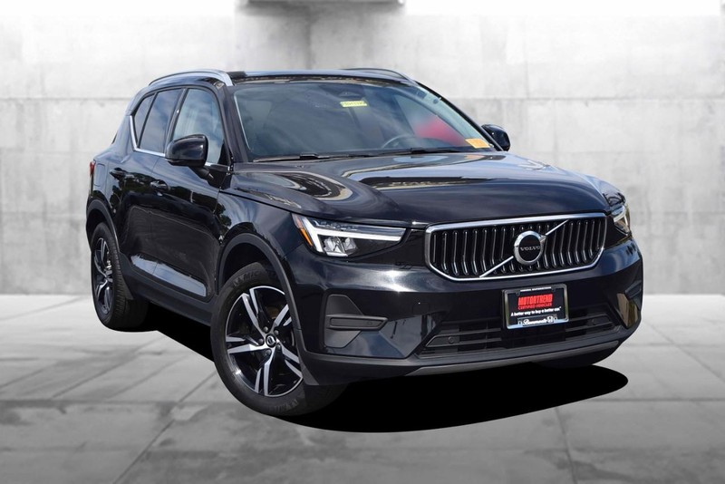 Volvo XC40 Vehicle Image 02