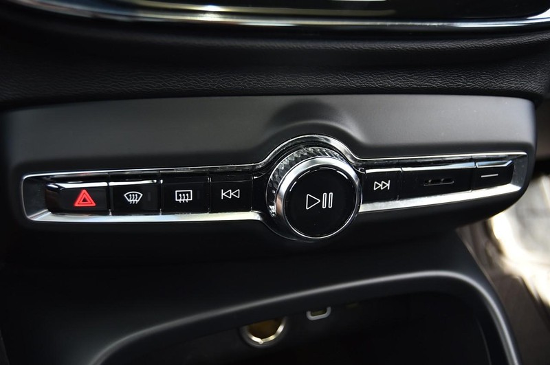 Volvo XC40 Vehicle Image 15