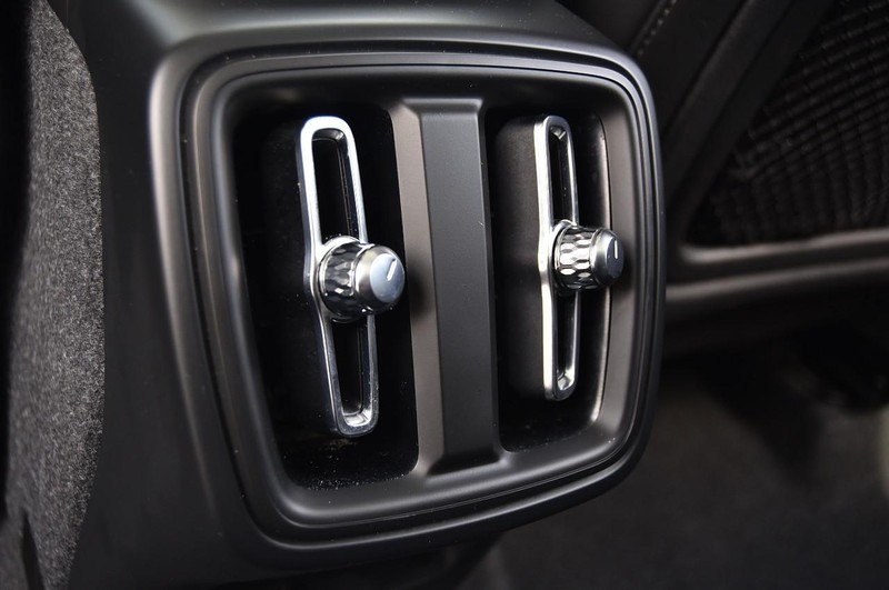 Volvo XC40 Vehicle Image 25