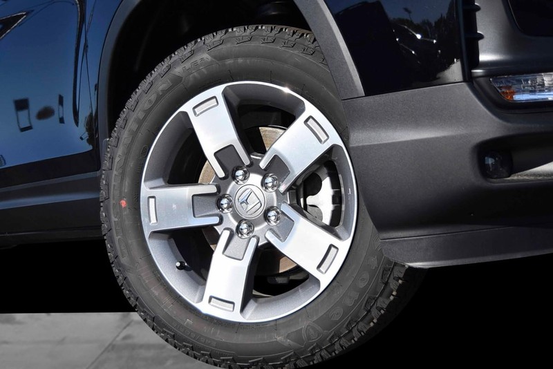 Honda Ridgeline Vehicle Full-screen Gallery Image 3