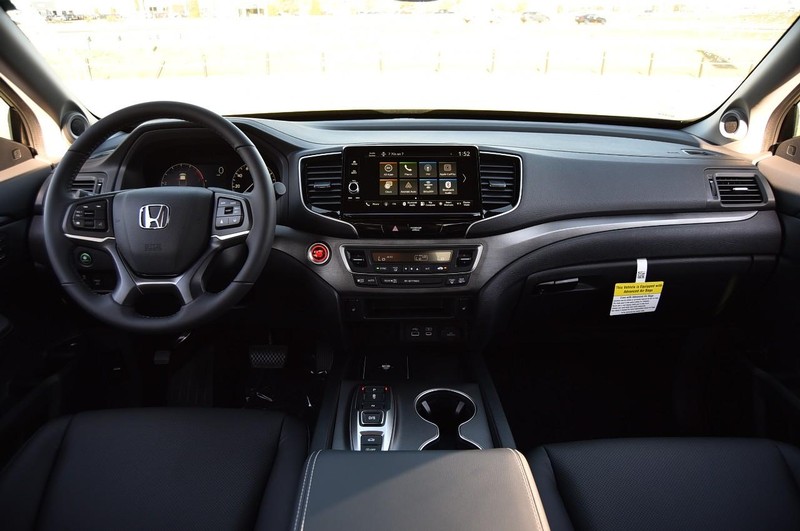Honda Ridgeline Vehicle Full-screen Gallery Image 8