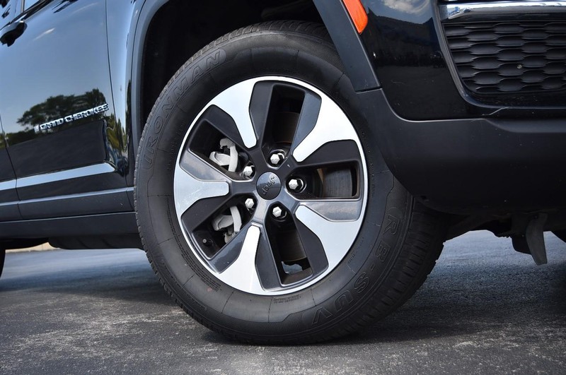 Jeep Grand Cherokee 4xe Vehicle Image 03