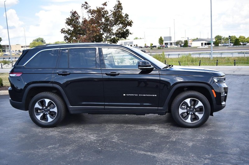 Jeep Grand Cherokee 4xe Vehicle Image 05