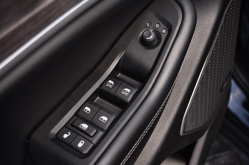 Jeep Grand Cherokee 4xe Vehicle Image 08