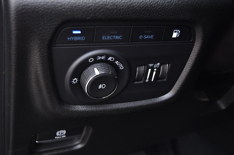 Jeep Grand Cherokee 4xe Vehicle Image 13