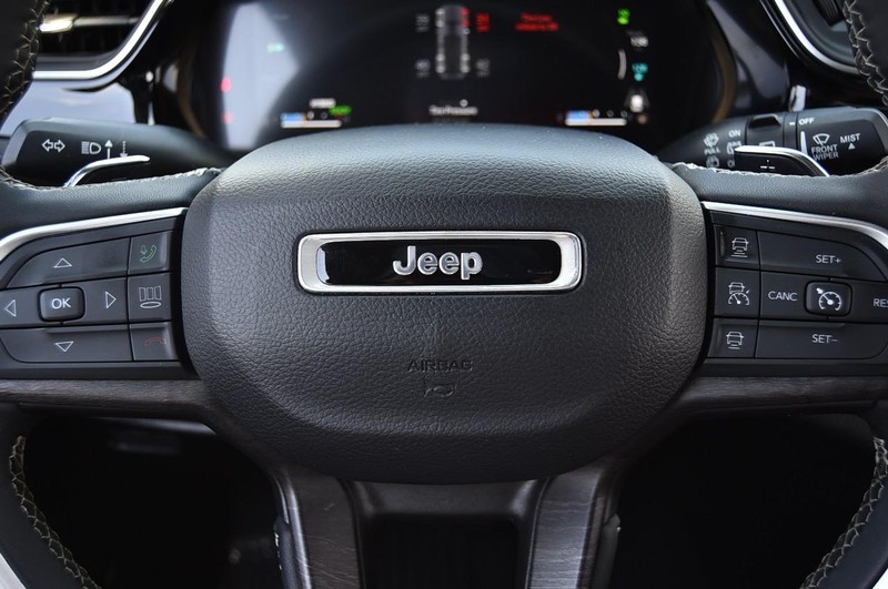 Jeep Grand Cherokee 4xe Vehicle Image 22