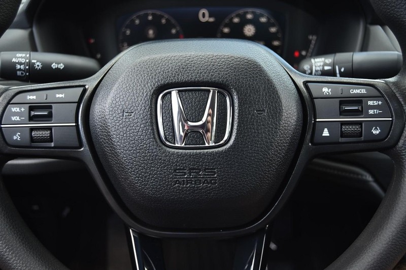 Honda Accord Sedan Vehicle Image 17
