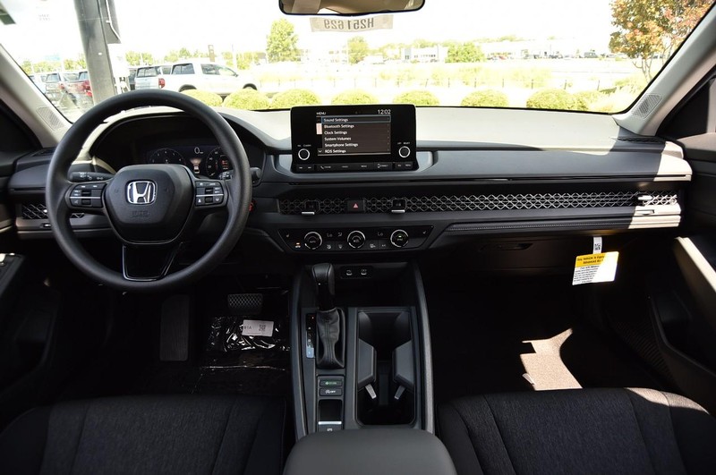 Honda Accord Sedan Vehicle Image 07