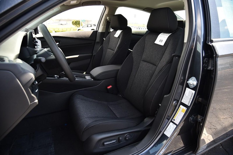 Honda Accord Sedan Vehicle Image 18