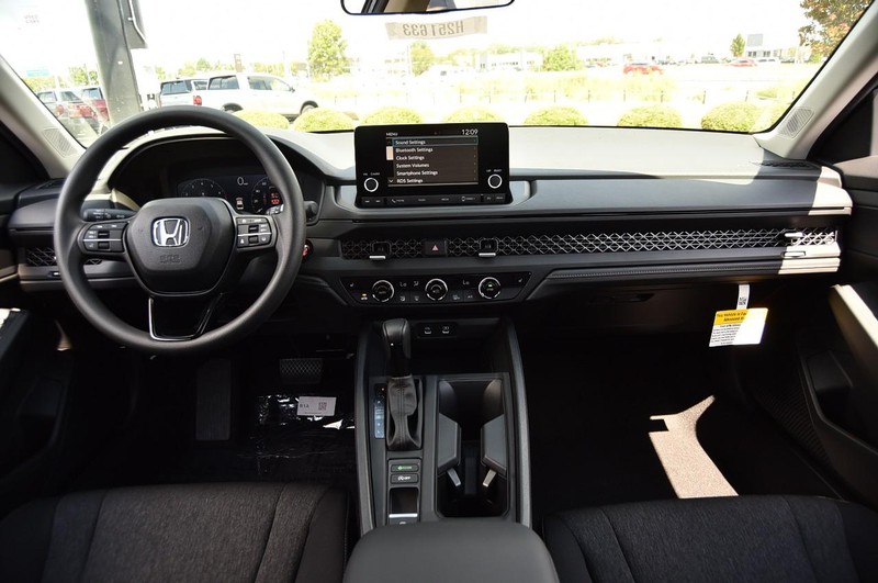 Honda Accord Sedan Vehicle Image 07
