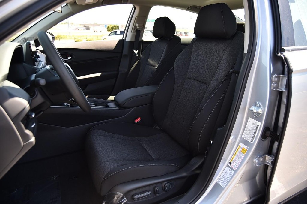 Honda Accord Sedan Vehicle Image 18