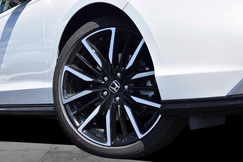 Honda Accord Hybrid Vehicle Image 03
