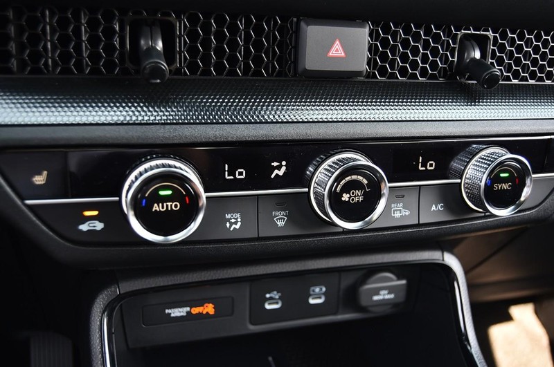 Honda CR-V Hybrid Vehicle Image 14