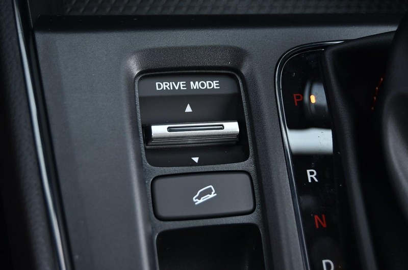 Honda CR-V Hybrid Vehicle Image 17