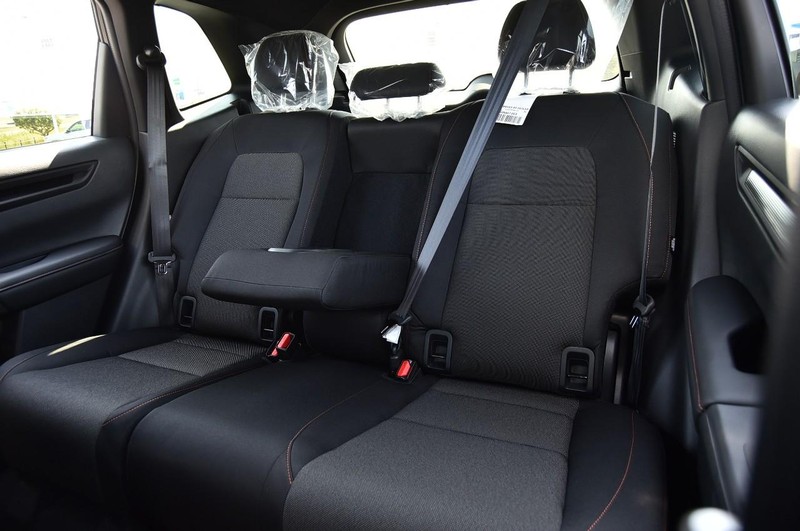 Honda CR-V Hybrid Vehicle Image 23
