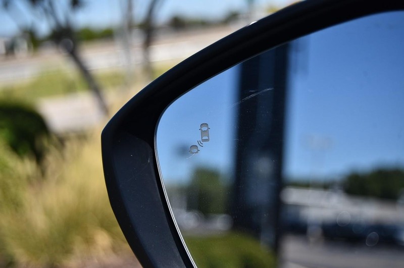 Honda Civic Hatchback Vehicle Image 09