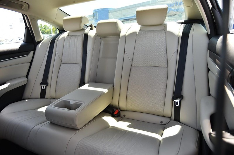 Honda Accord Sedan Vehicle Image 25