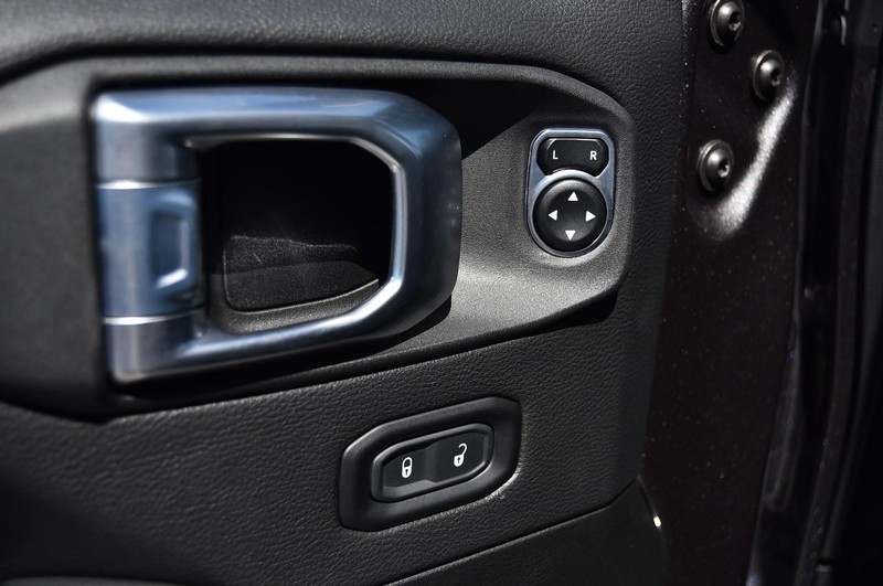 Jeep Wrangler Vehicle Image 08