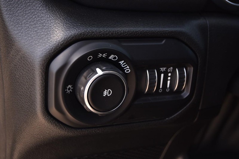 Jeep Wrangler Vehicle Image 11