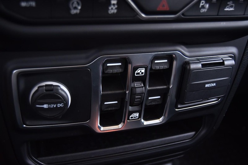 Jeep Wrangler Vehicle Image 16