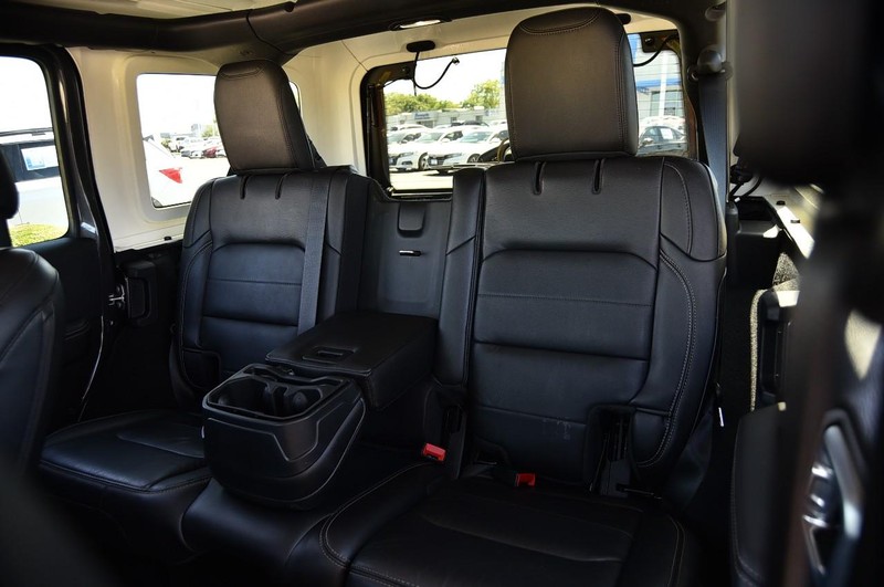 Jeep Wrangler Vehicle Image 23