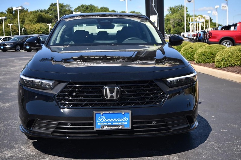 Honda Accord Hybrid Vehicle Image 04