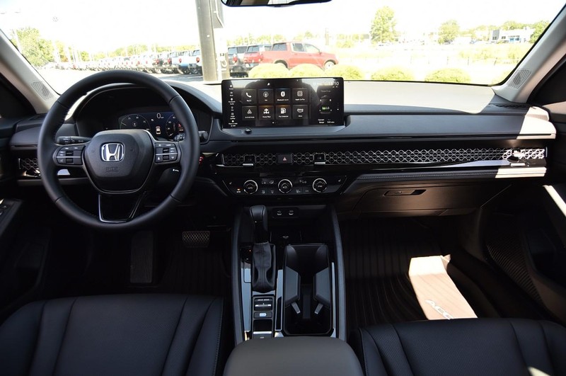 Honda Accord Hybrid Vehicle Image 07