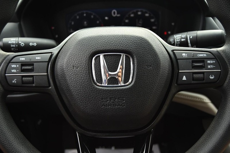 Honda Accord Sedan Vehicle Image 17