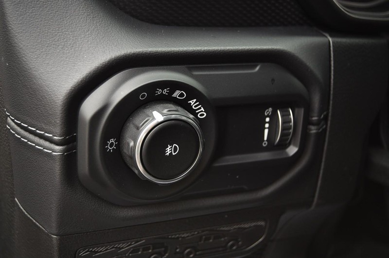 Jeep Wrangler Vehicle Image 11