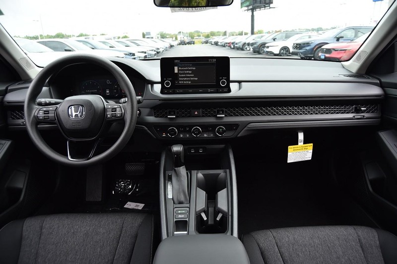 Honda Accord Sedan Vehicle Image 07