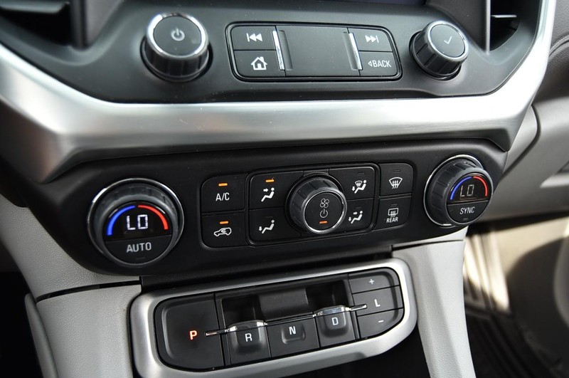 GMC Acadia Vehicle Image 16
