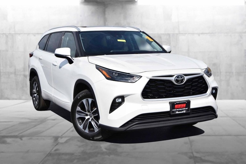 Toyota Highlander Vehicle Image 02
