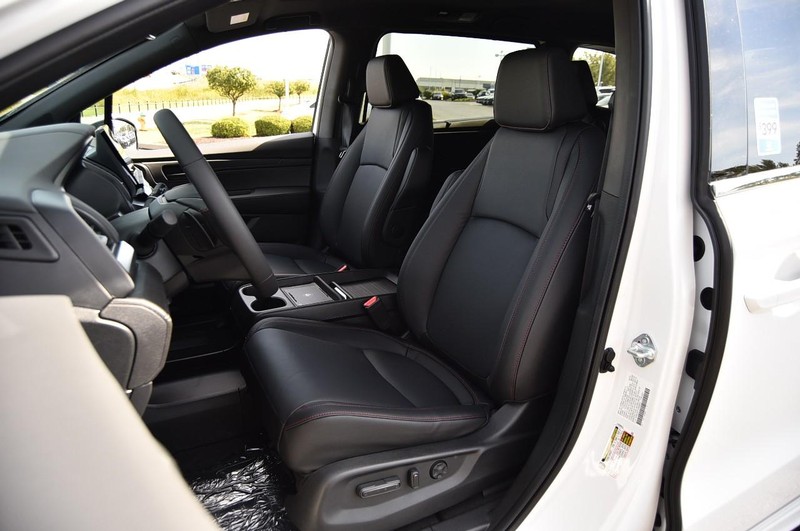 Honda Odyssey Vehicle Full-screen Gallery Image 23