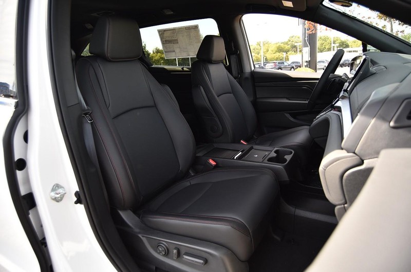 Honda Odyssey Vehicle Full-screen Gallery Image 24