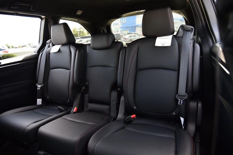 Honda Odyssey Vehicle Full-screen Gallery Image 26