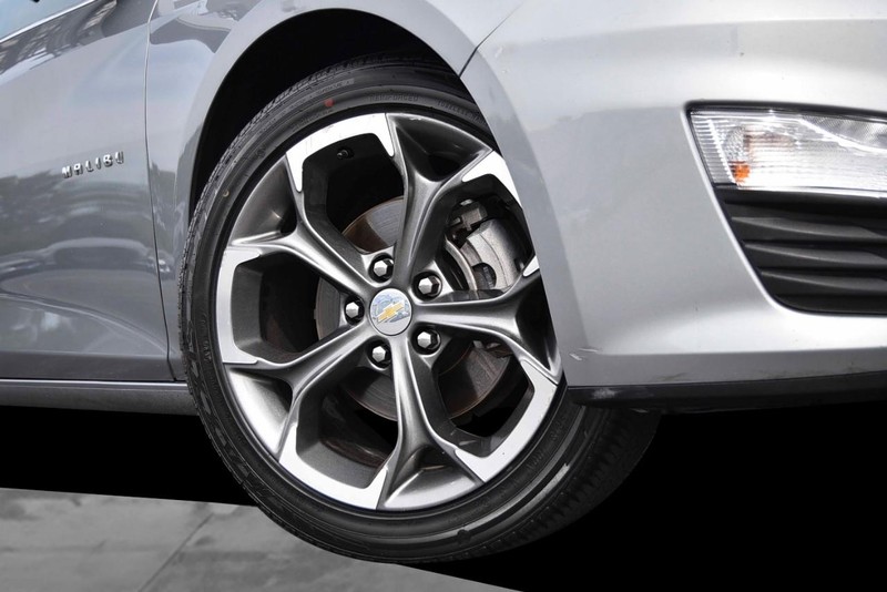 Chevrolet Malibu Vehicle Full-screen Gallery Image 3