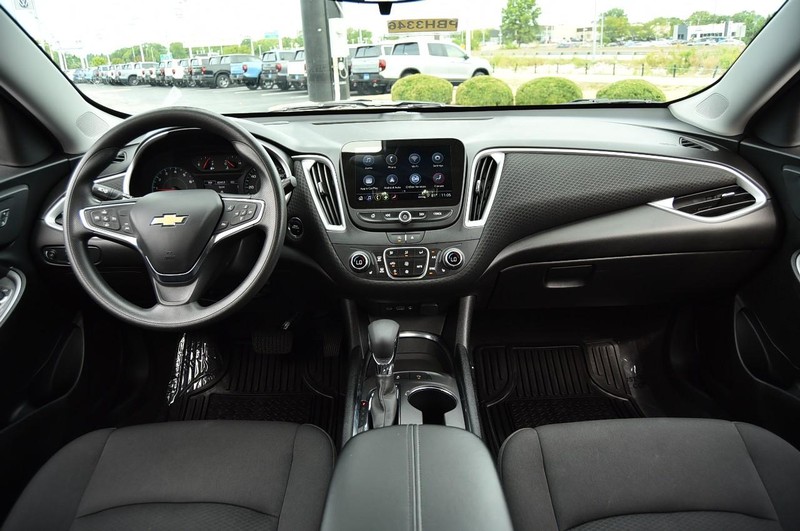 Chevrolet Malibu Vehicle Full-screen Gallery Image 7
