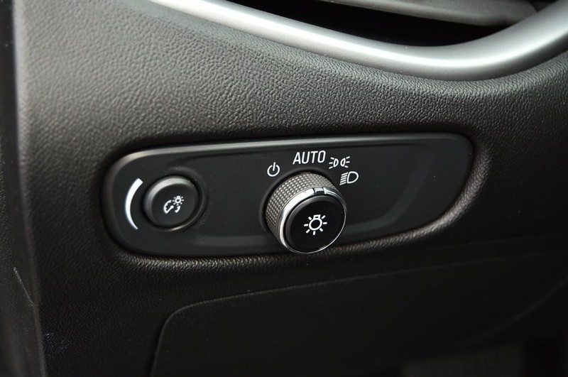 Chevrolet Malibu Vehicle Full-screen Gallery Image 9