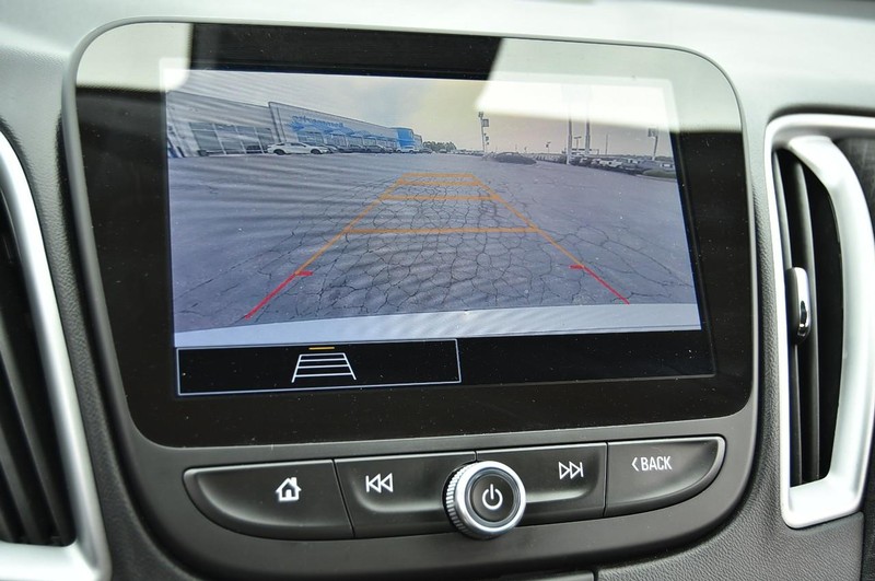 Chevrolet Malibu Vehicle Full-screen Gallery Image 11