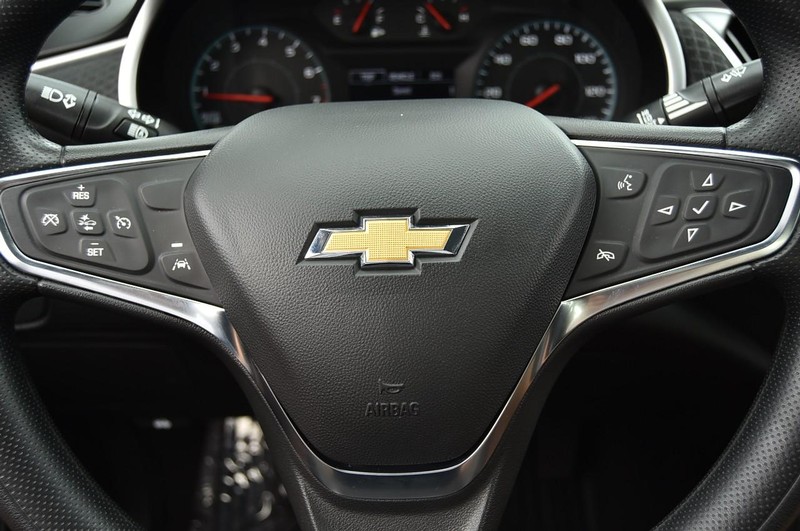 Chevrolet Malibu Vehicle Full-screen Gallery Image 16