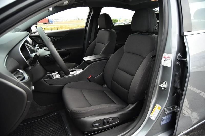 Chevrolet Malibu Vehicle Full-screen Gallery Image 17