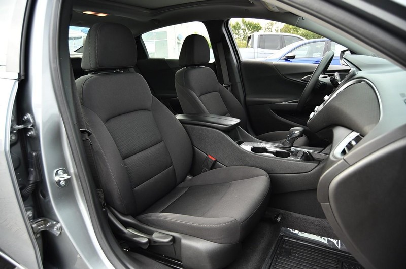 Chevrolet Malibu Vehicle Full-screen Gallery Image 18