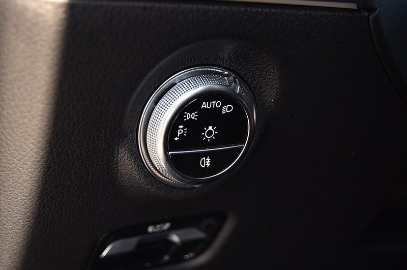 Mercedes-Benz C-Class Vehicle Image 12