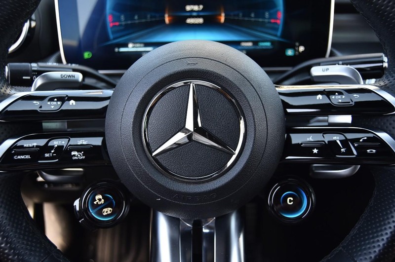 Mercedes-Benz C-Class Vehicle Image 17