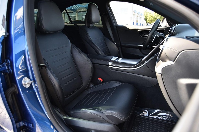 Mercedes-Benz C-Class Vehicle Image 19