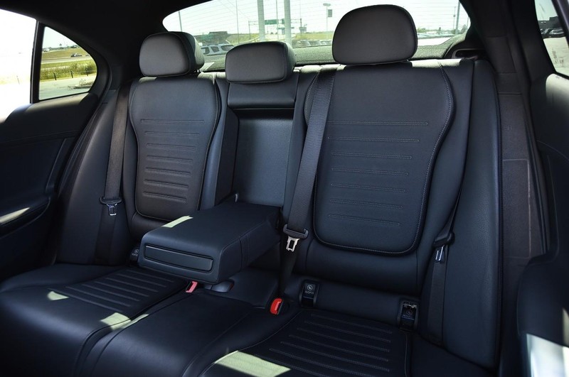 Mercedes-Benz C-Class Vehicle Image 21