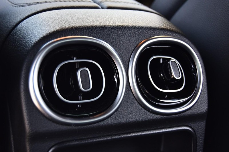 Mercedes-Benz C-Class Vehicle Image 22
